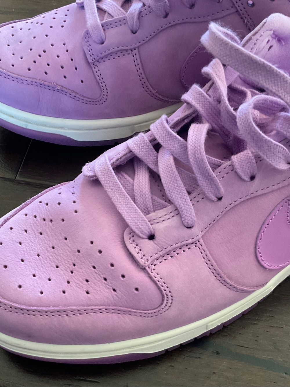 Nike Lavender Low-Top Sneakers - Picture 4 of 4